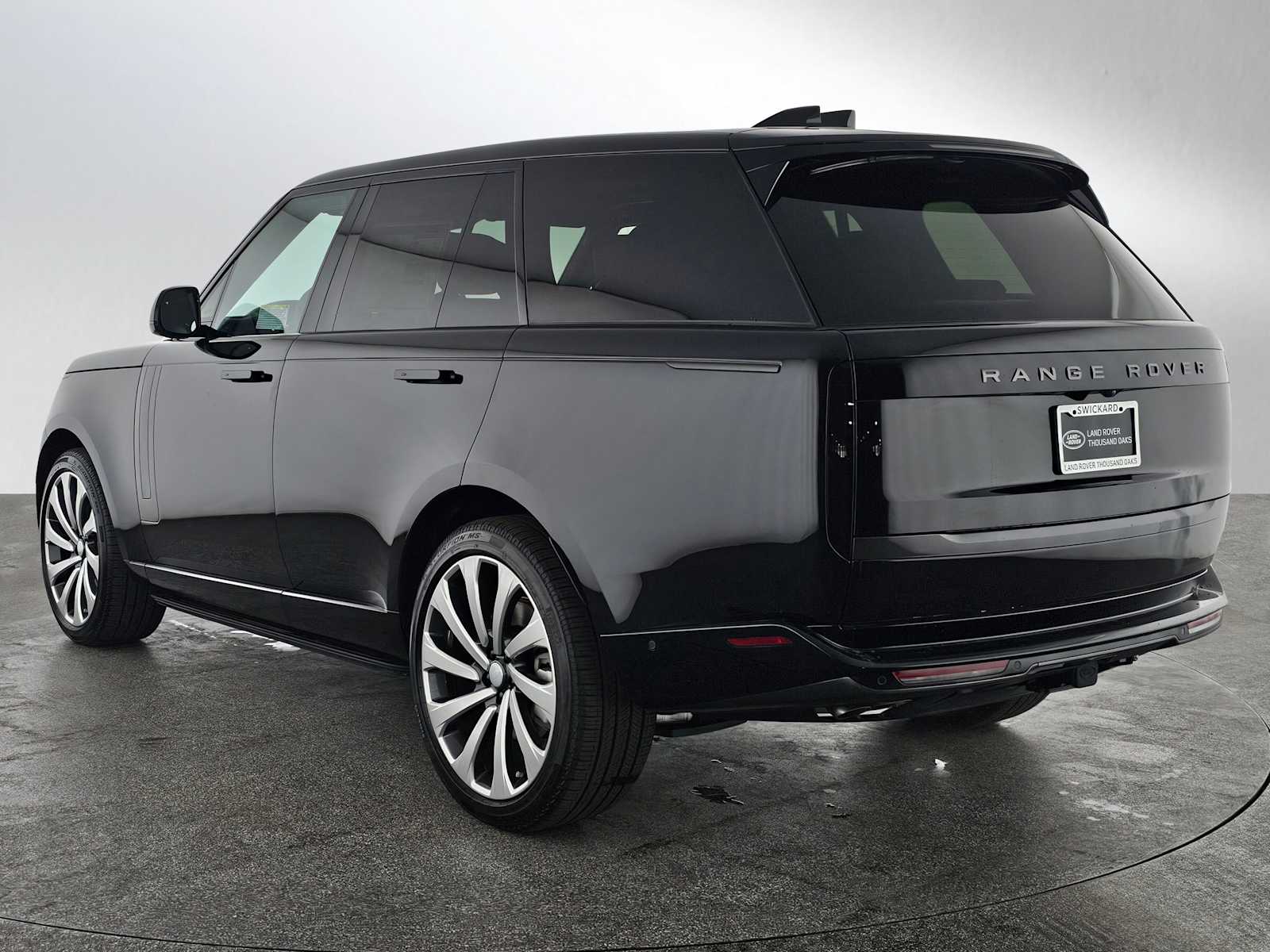 2025 Land Rover Range Rover SE photo 3