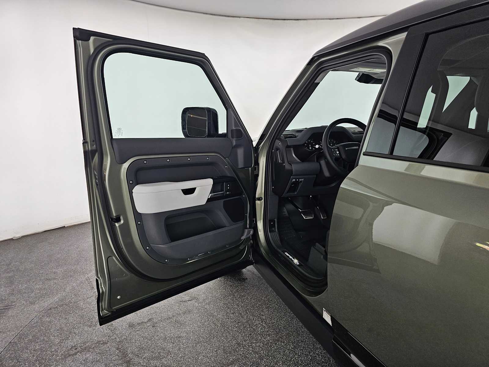 2025 Land Rover Defender X - Photo 19