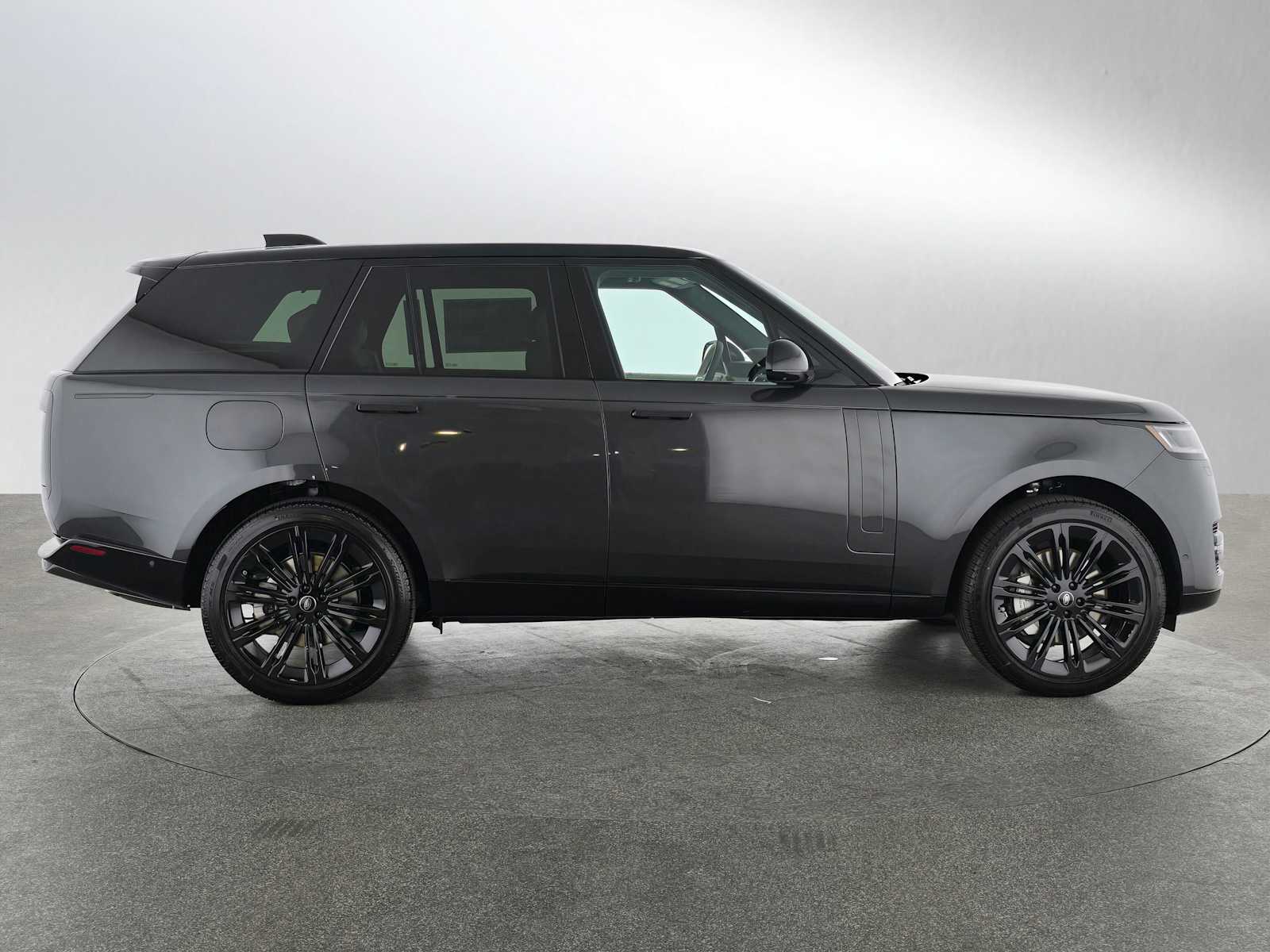 2025 Land Rover Range Rover SE photo 2