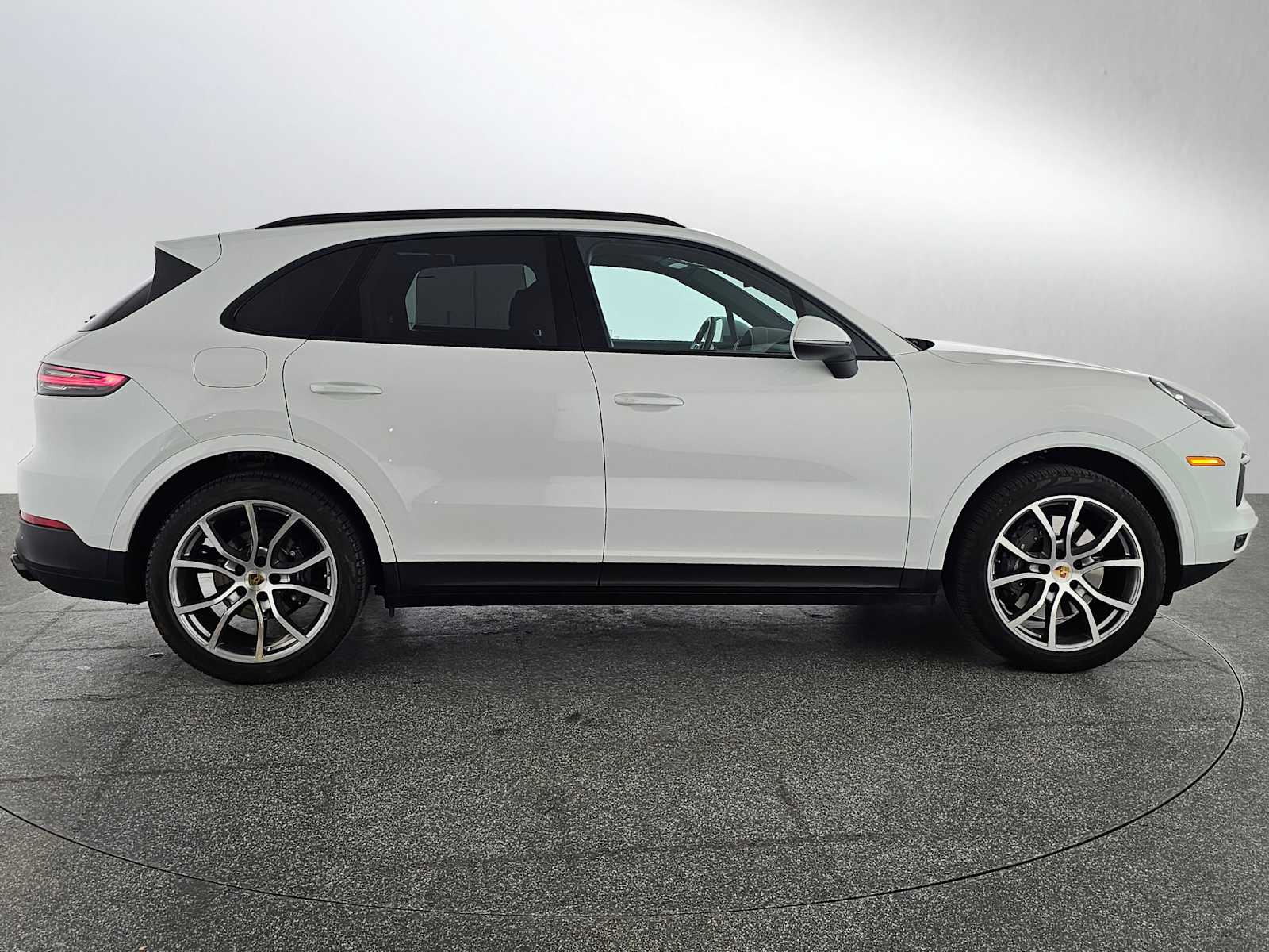 2022 Porsche Cayenne Platinum Edition photo 5