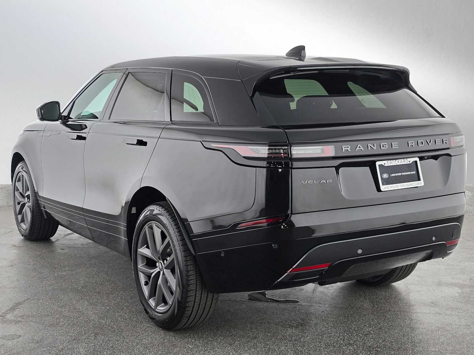 2026 Land Rover Range Rover Velar P400 Dynamic SE photo 3