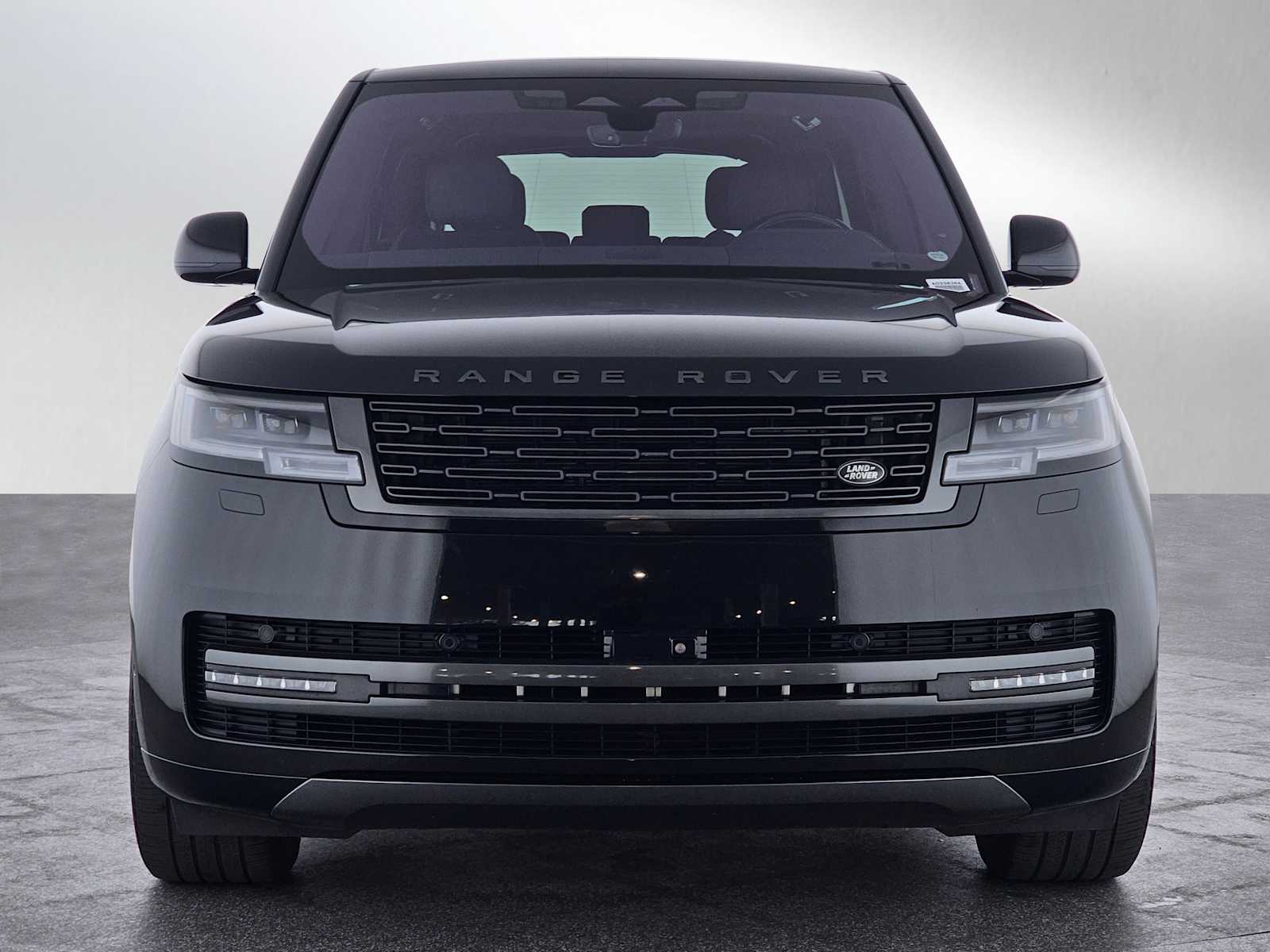 2023 Land Rover Range Rover SE photo 3