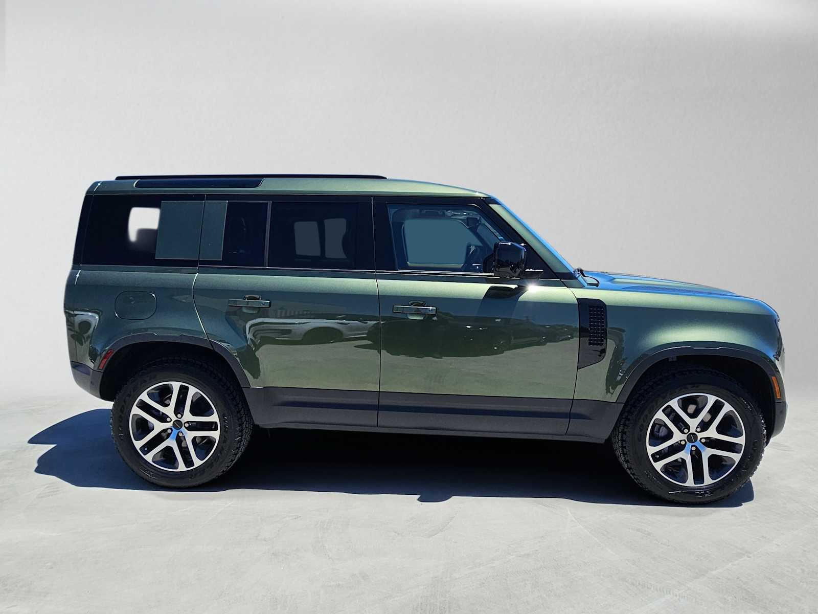 2026 Land Rover Defender S - Photo 6