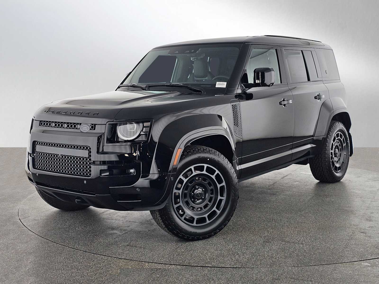 2026 Land Rover Defender 110 OCTA Black P635's photo