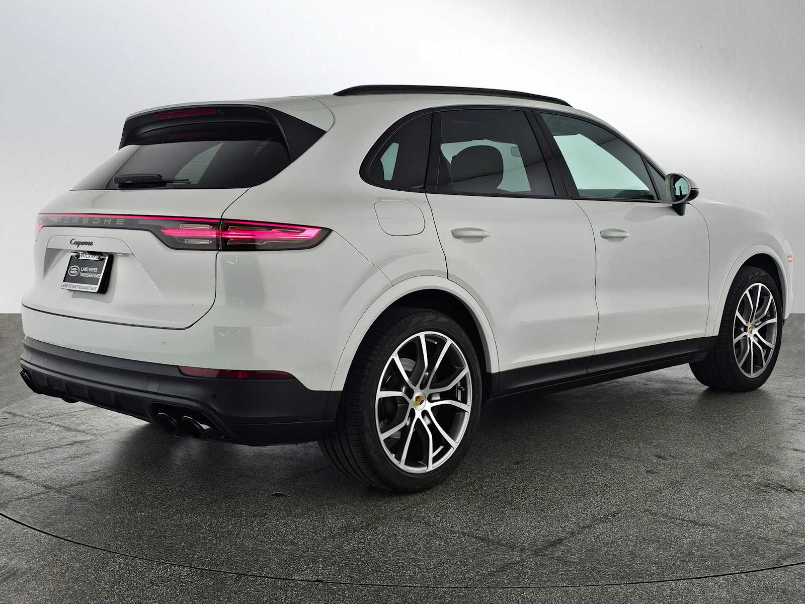 2022 Porsche Cayenne Platinum Edition photo 4