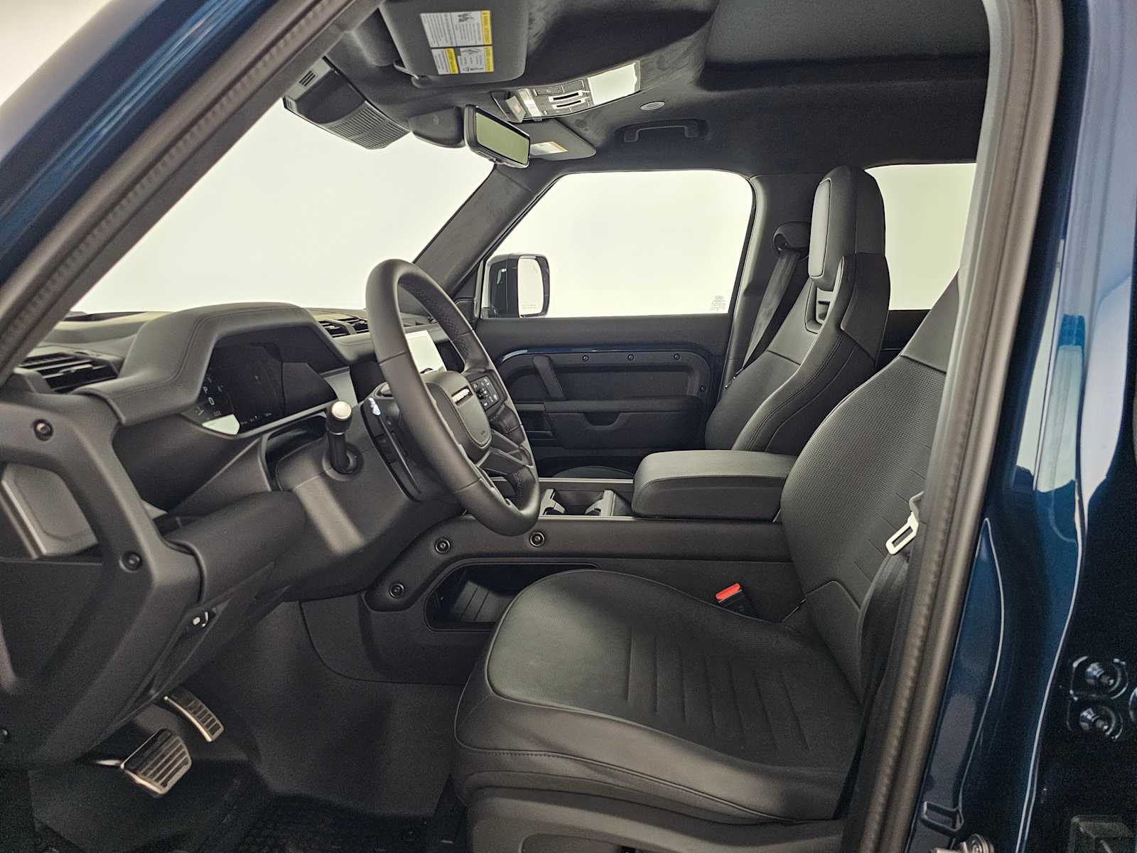2026 Land Rover Defender OCTA - Photo 21