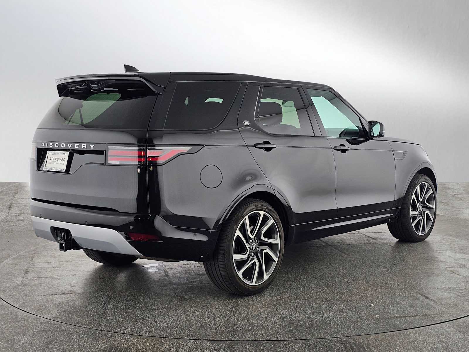 2024 Land Rover Discovery Metropolitan Edition photo 2