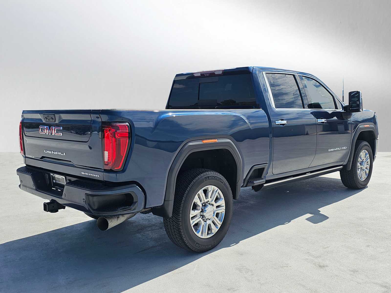 2022 Gmc Sierra 3500 HD Denali photo 3