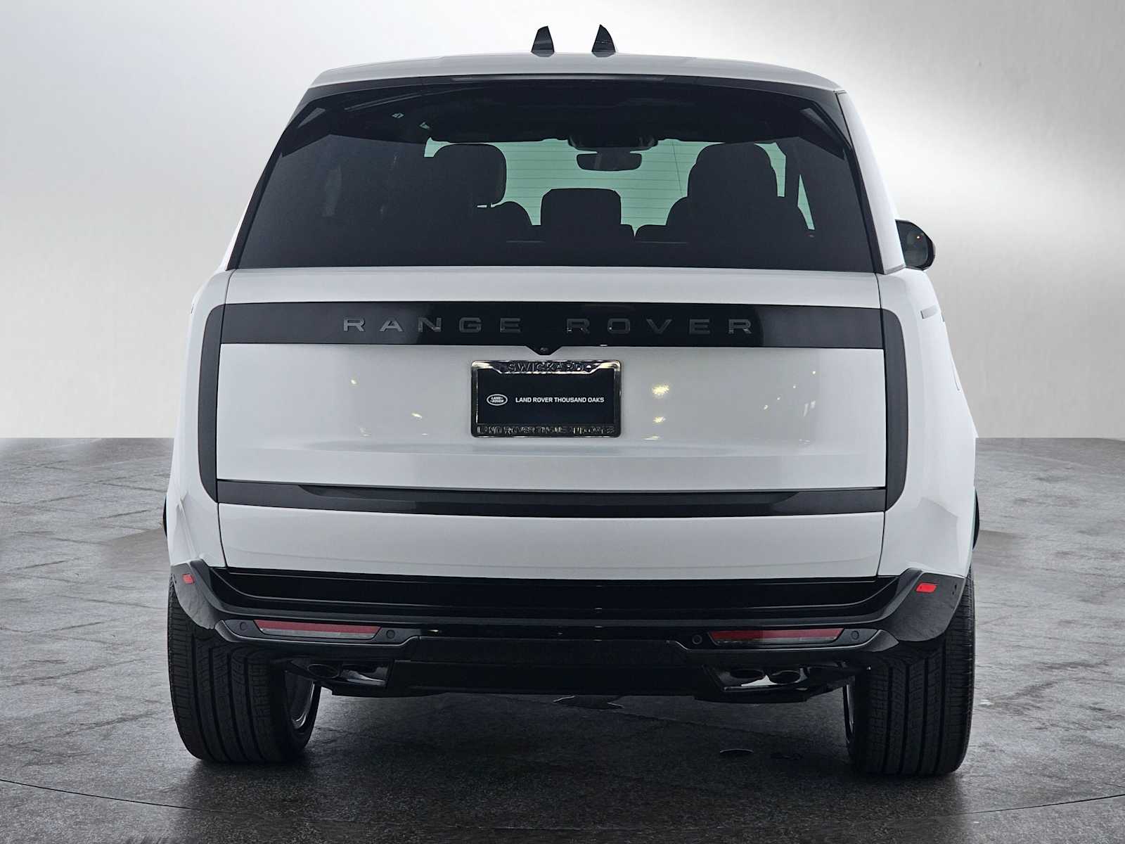 2025 Land Rover Range Rover SE photo 3