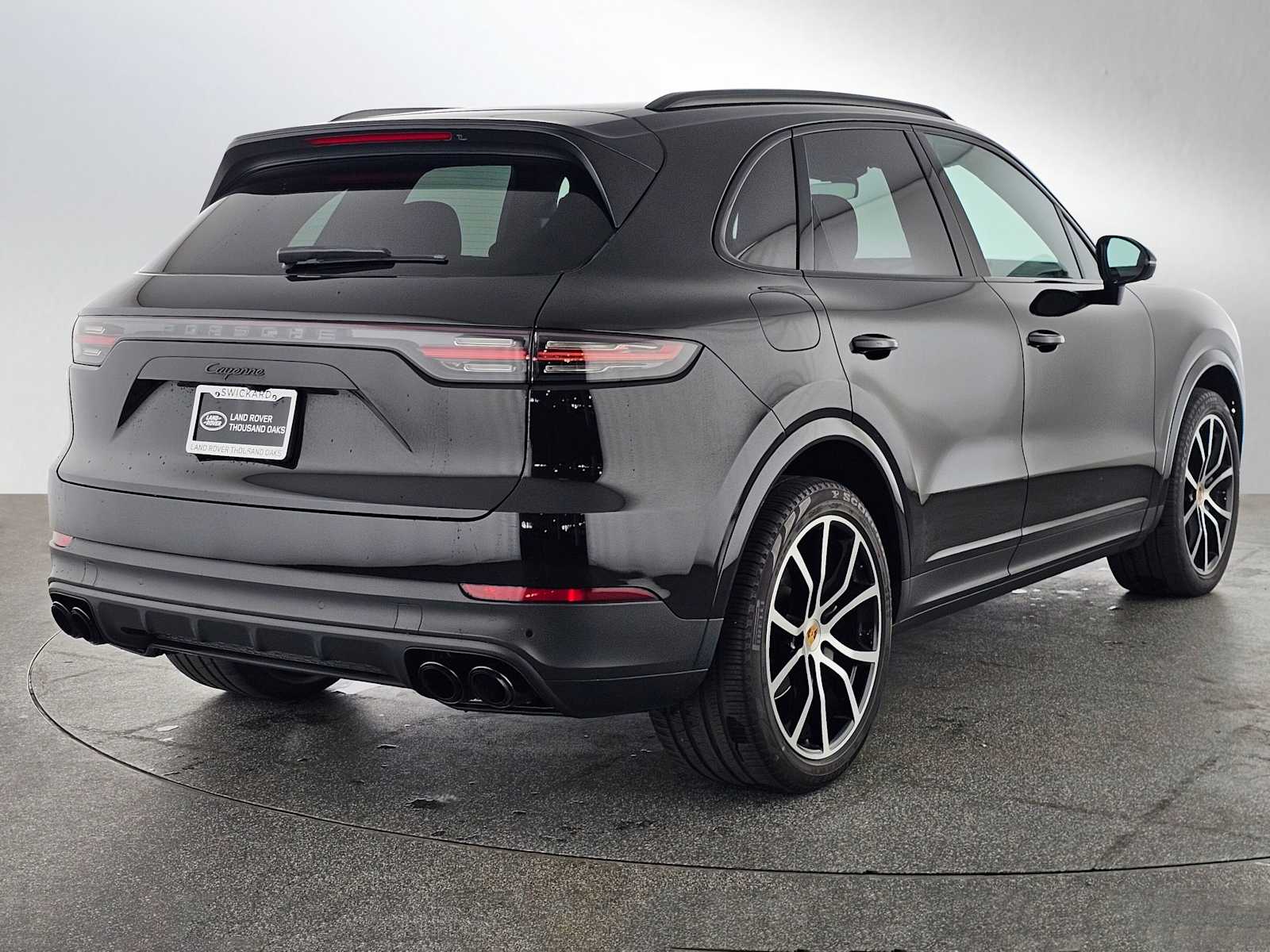 2022 Porsche Cayenne Platinum Edition photo 4