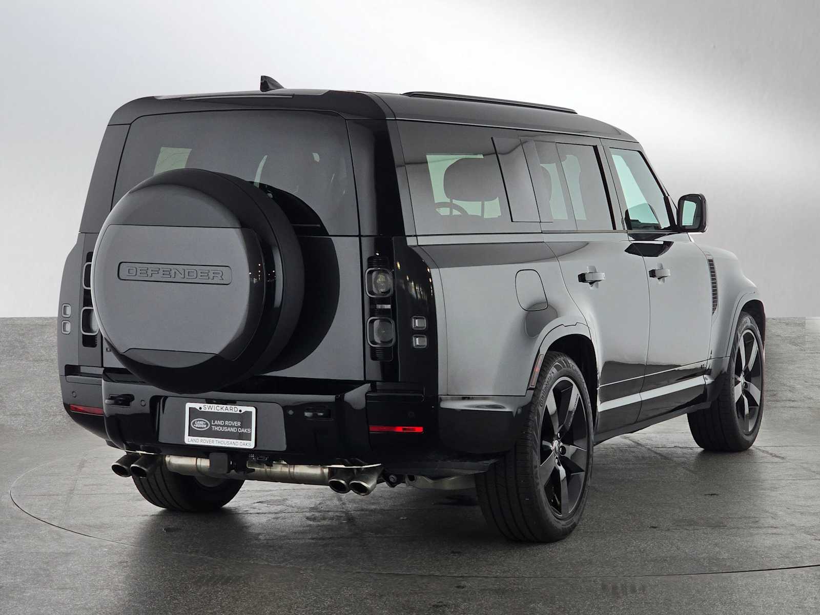 2025 Land Rover Defender V8 photo 3
