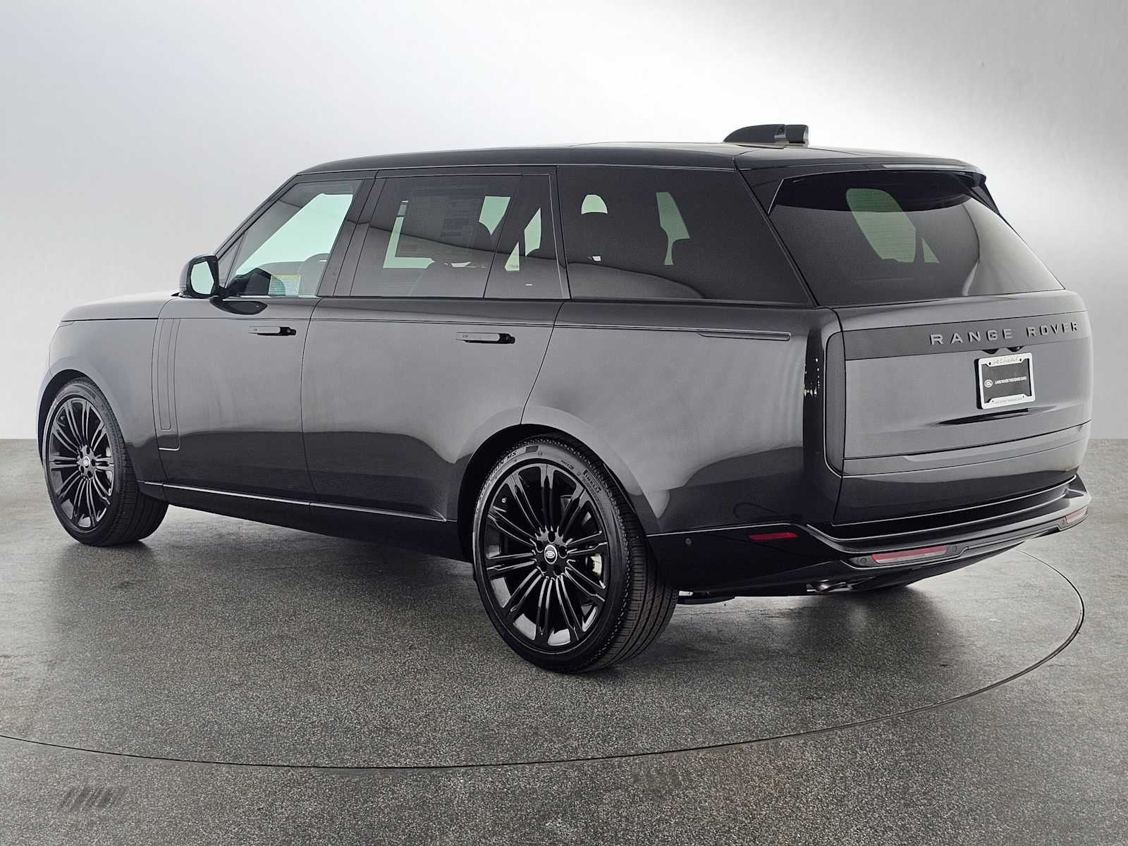 2025 Land Rover Range Rover SE photo 3
