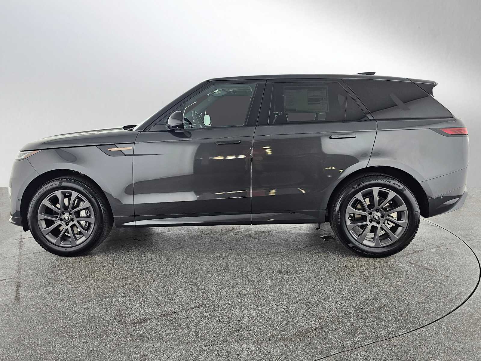 2025 Land Rover Range Rover Sport SE photo 2