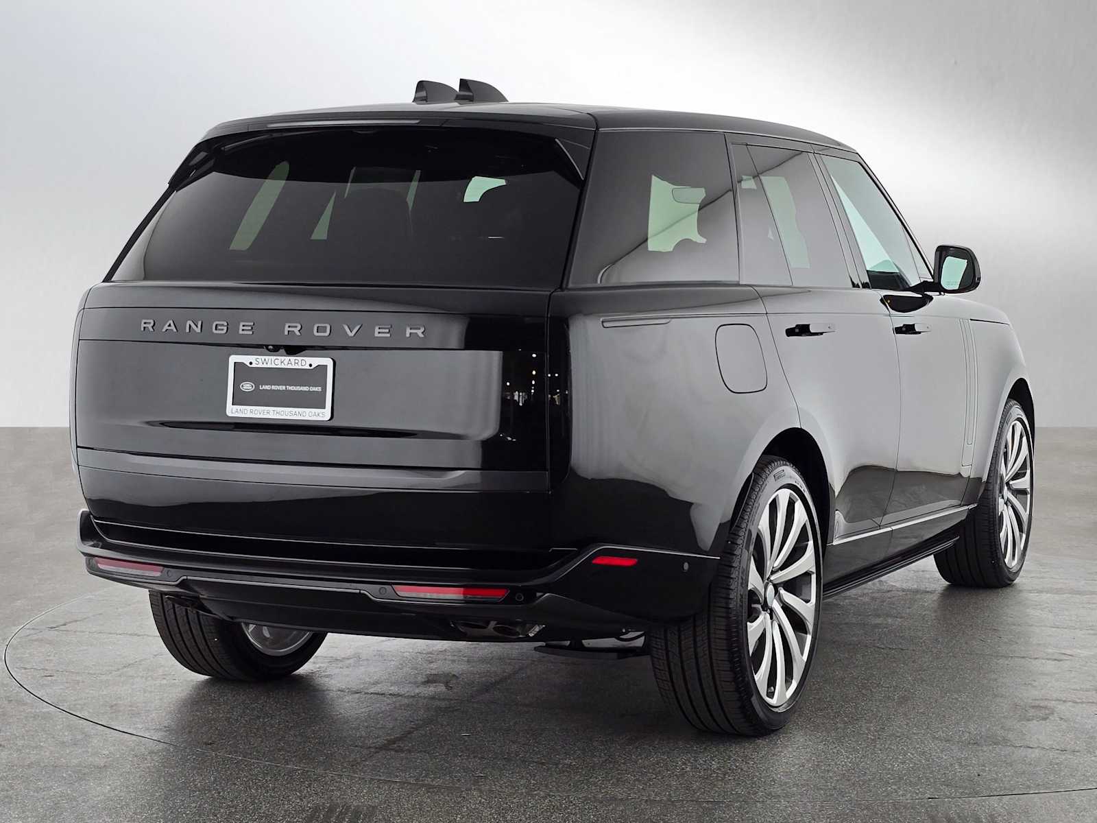 2025 Land Rover Range Rover SE photo 3