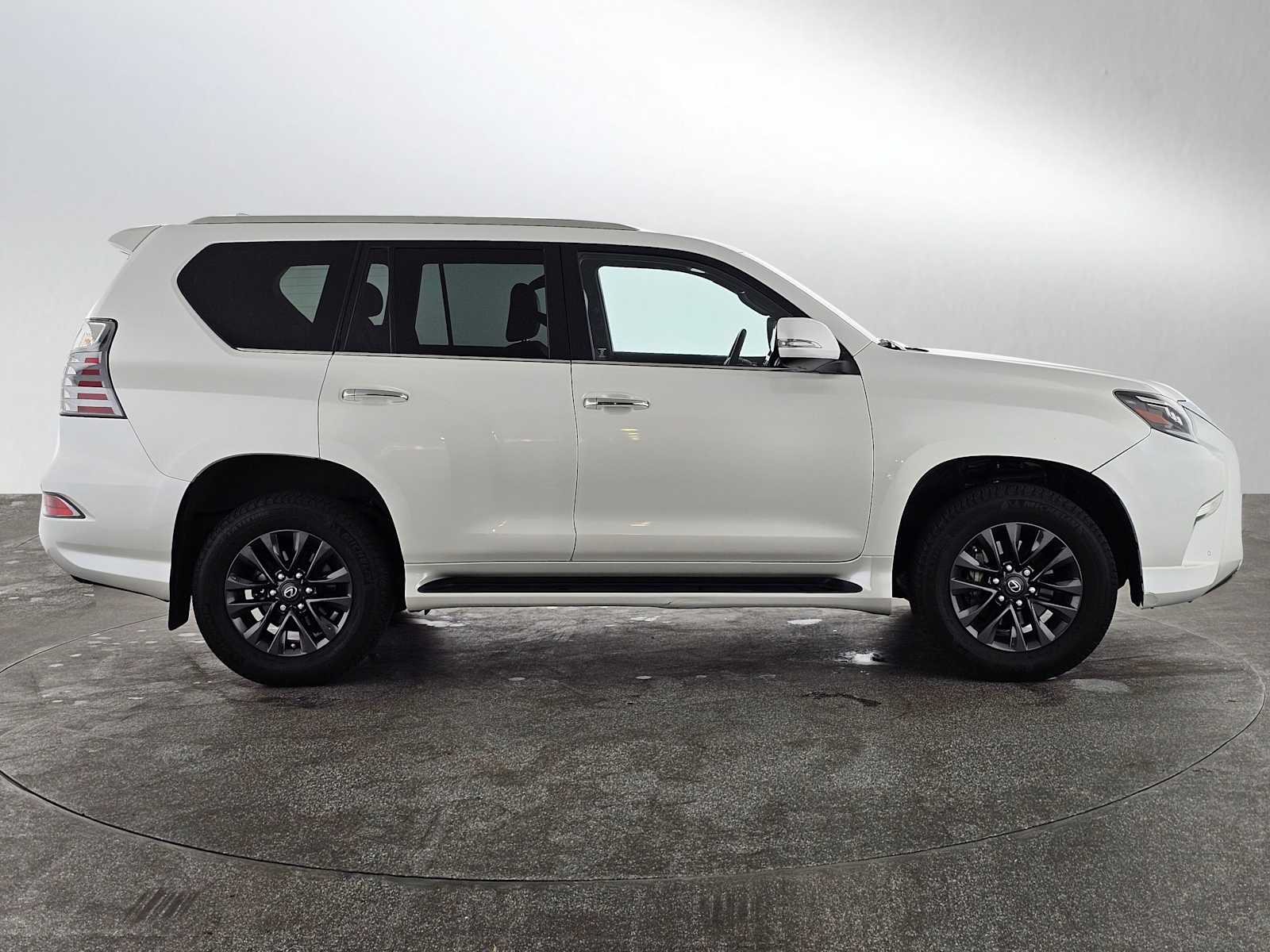 2023 Lexus GX 460 Premium photo 2