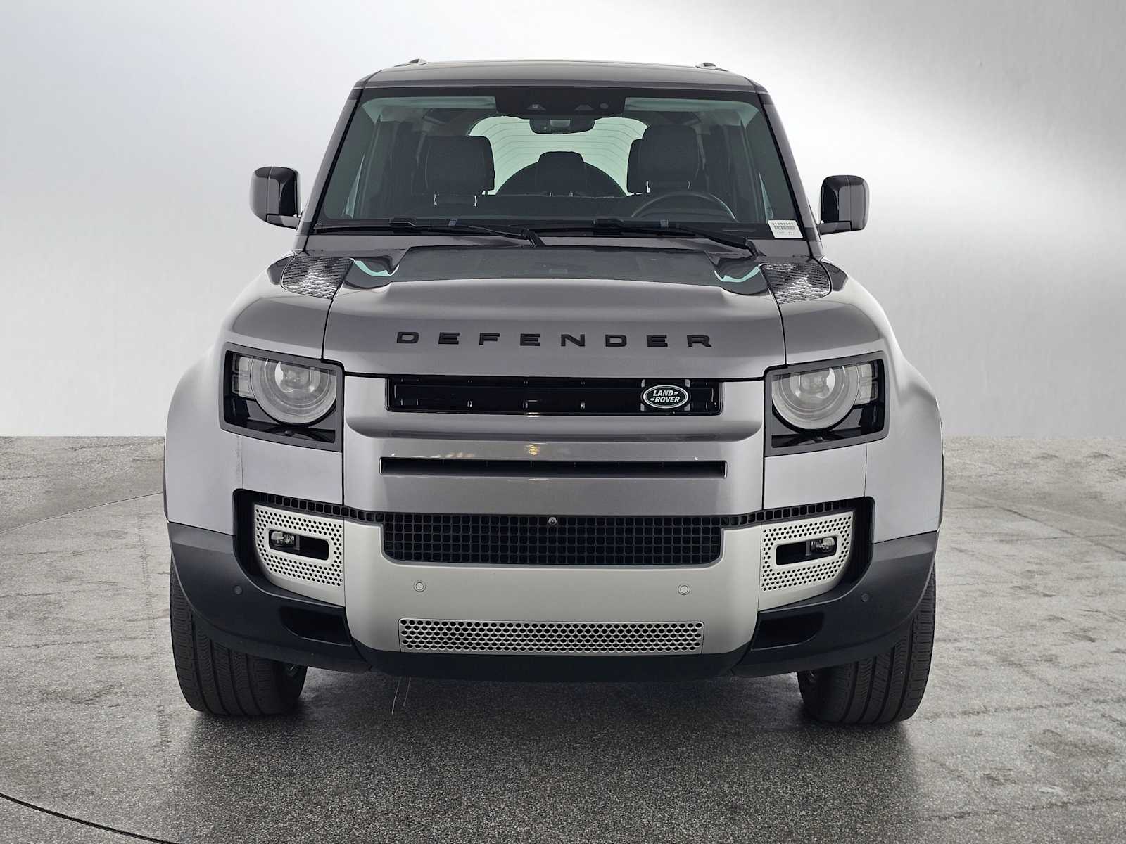 2023 Land Rover Defender SE photo 3