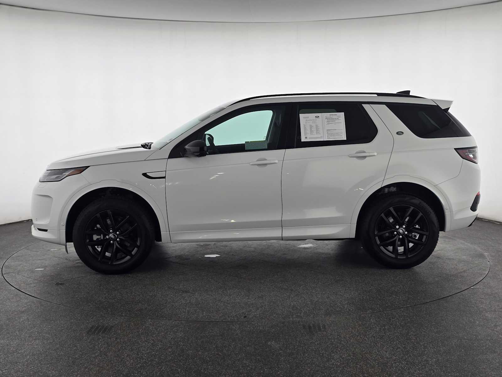2025 Land Rover Discovery Sport S photo 3