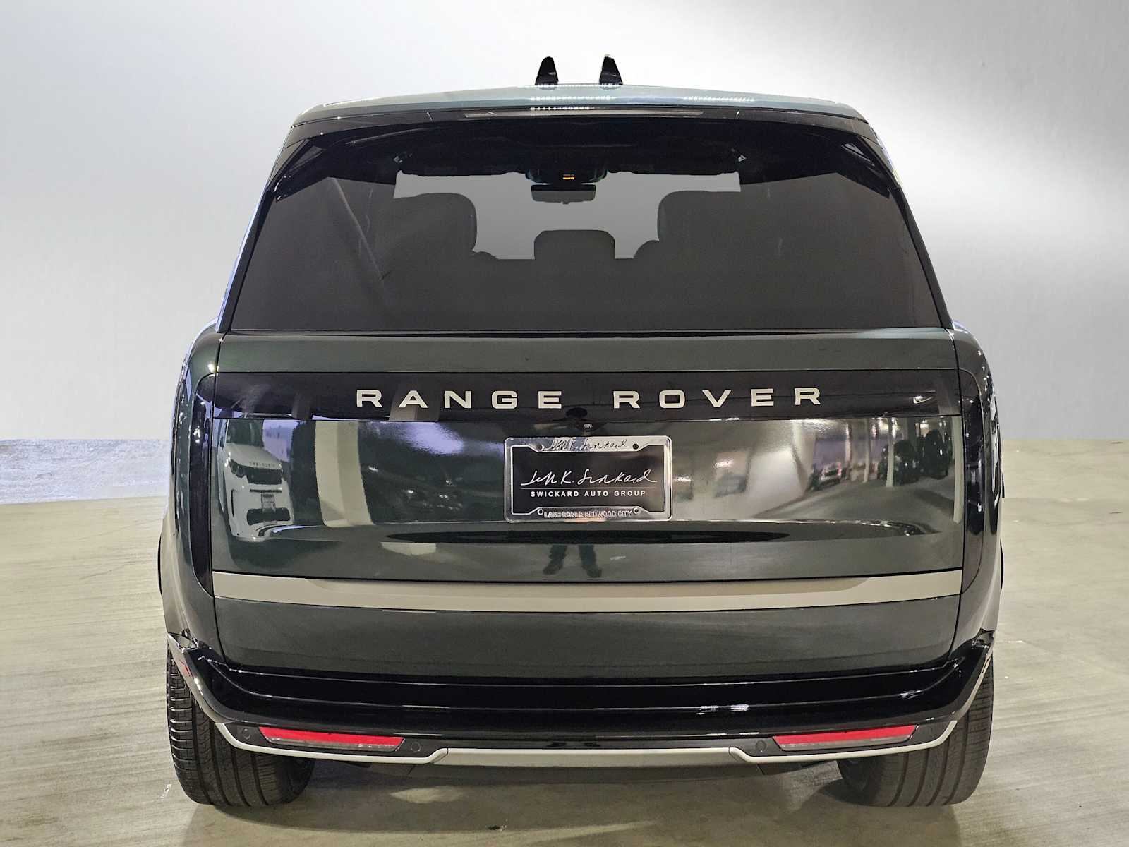 2025 Land Rover Range Rover SE photo 4