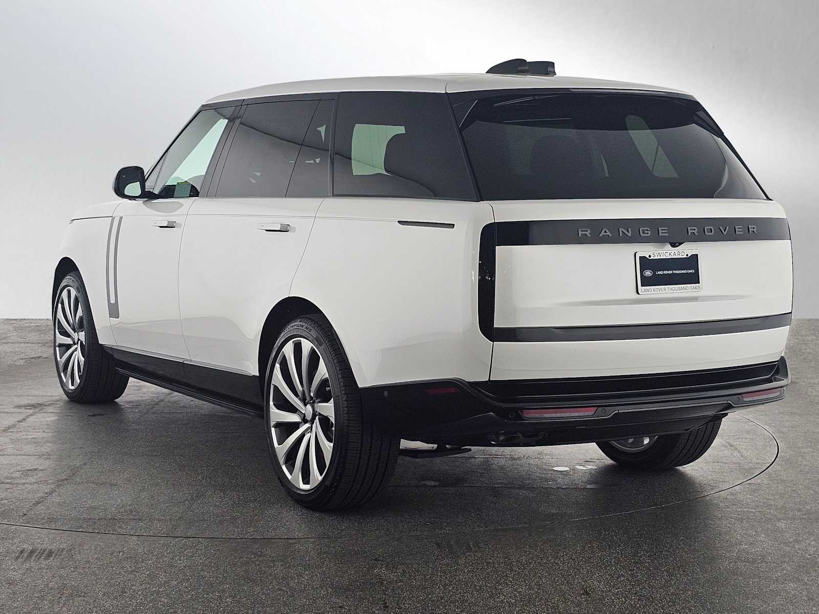 2025 Land Rover Range Rover SE photo 2