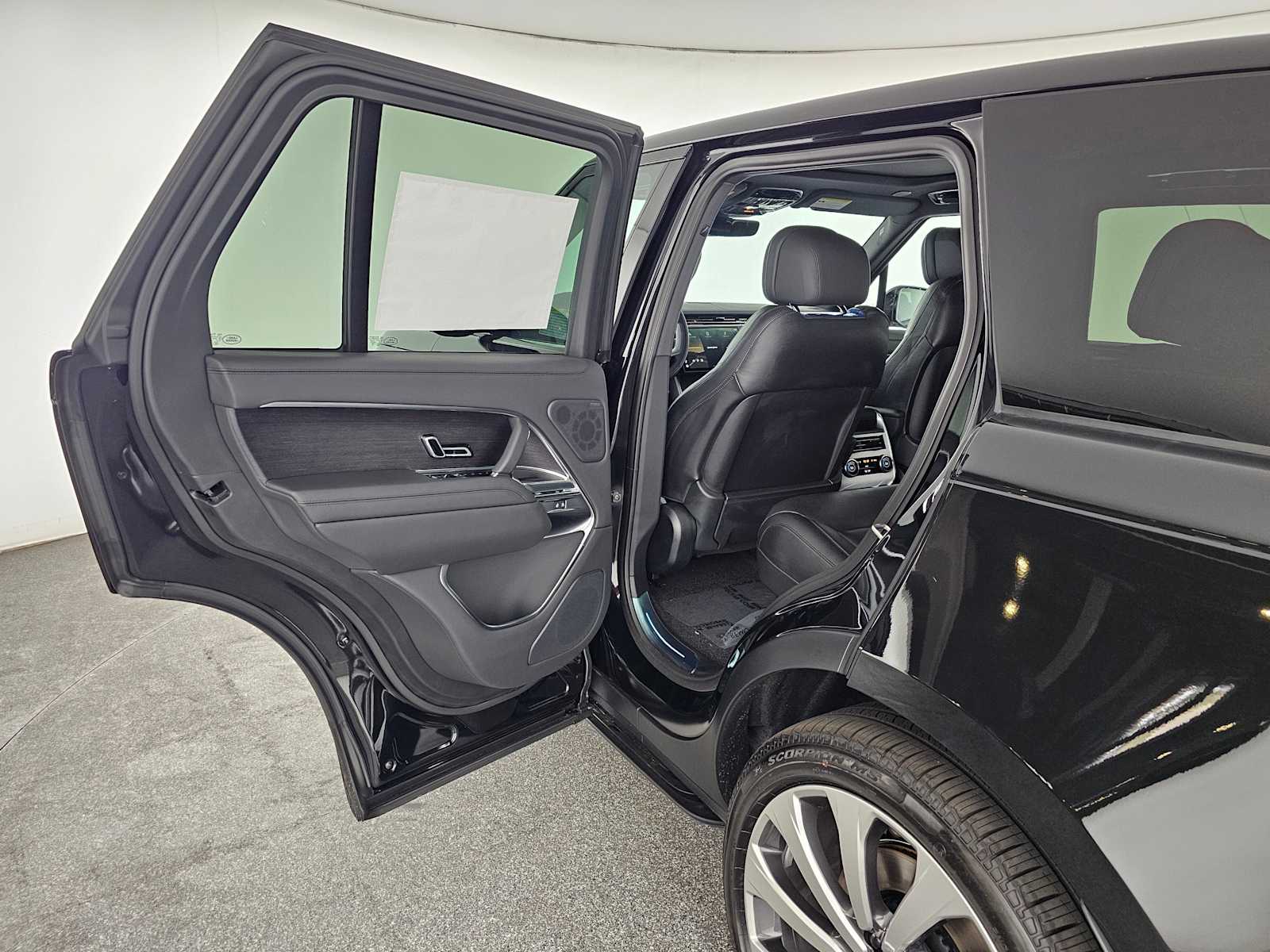 2025 Land Rover Range Rover SE - Photo 14