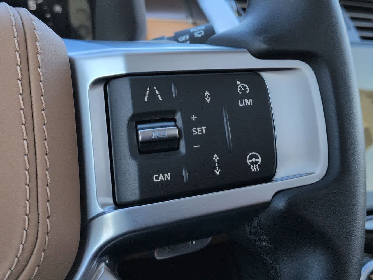 Thumbnail: 2025 Land Rover Discovery - 26