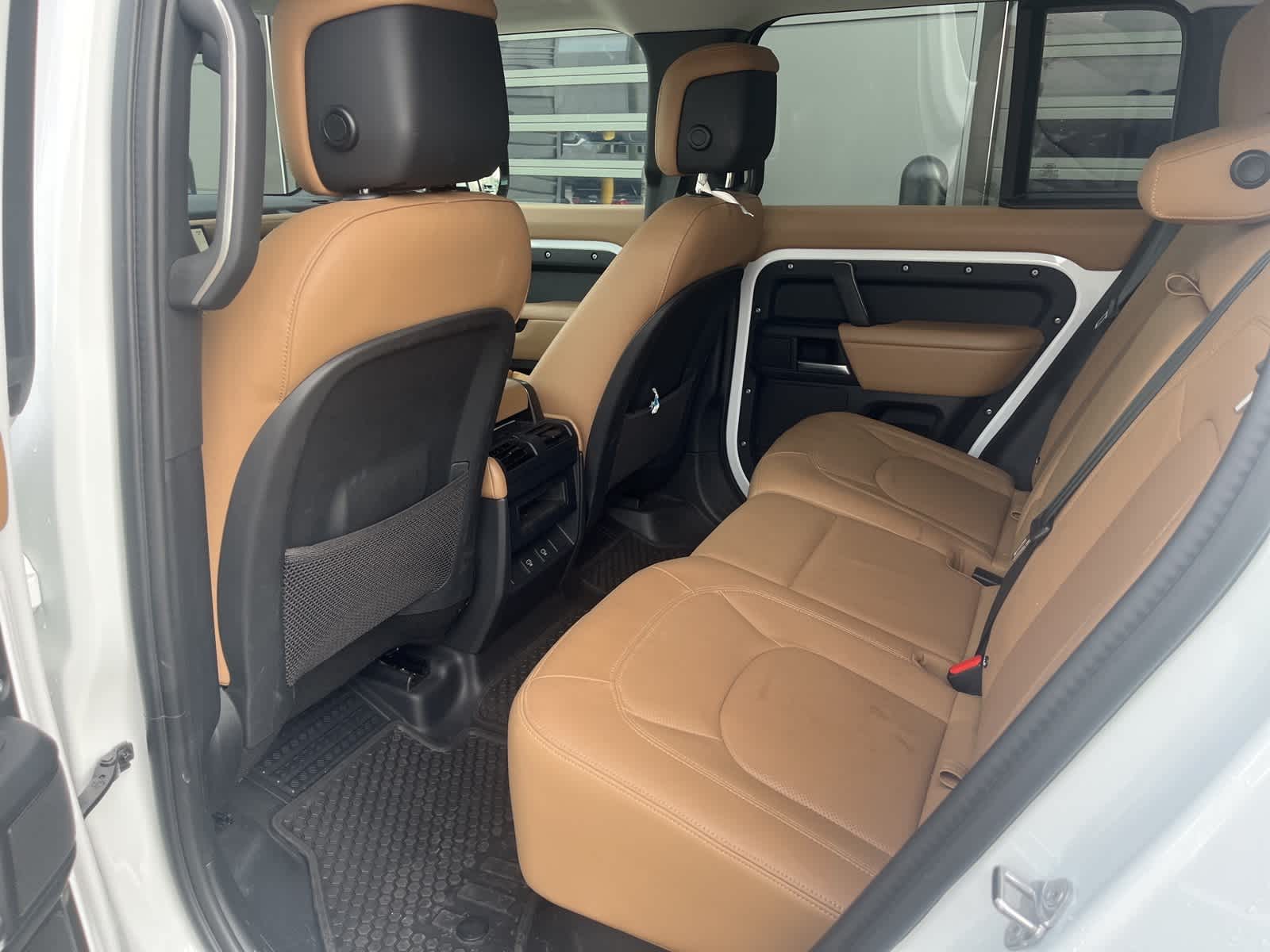 2025 Land Rover Defender 110 S photo 3