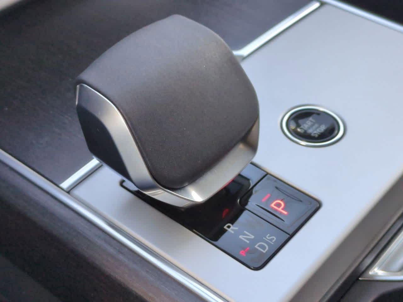 Thumbnail: 2025 Land Rover Range Rover - 33