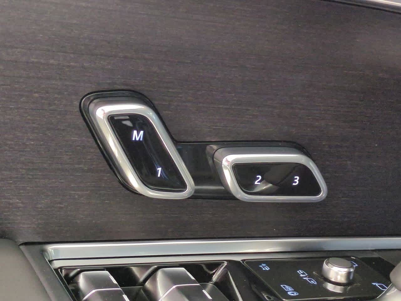 Thumbnail: 2025 Land Rover Range Rover - 16