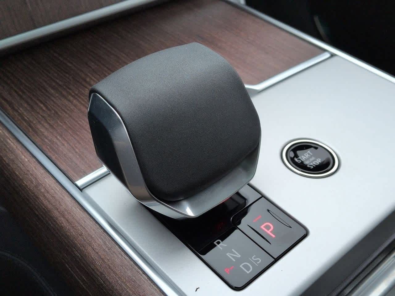 Thumbnail: 2026 Land Rover Range Rover - 34