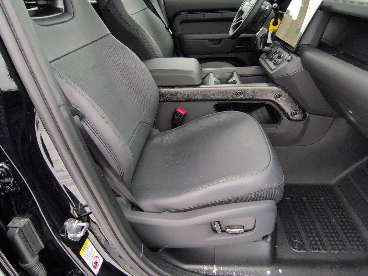 Thumbnail: 2025 Land Rover Defender - 23