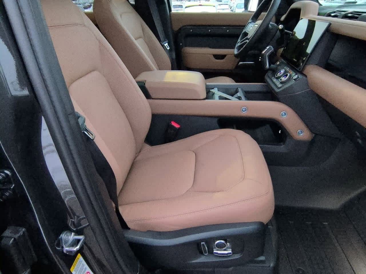 Thumbnail: 2025 Land Rover Defender - 24