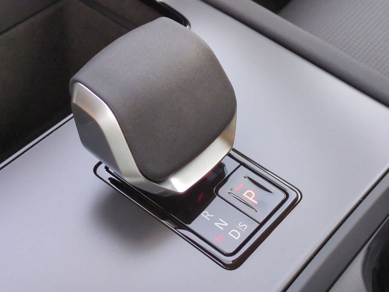 Thumbnail: 2025 Land Rover Discovery Sport - 32