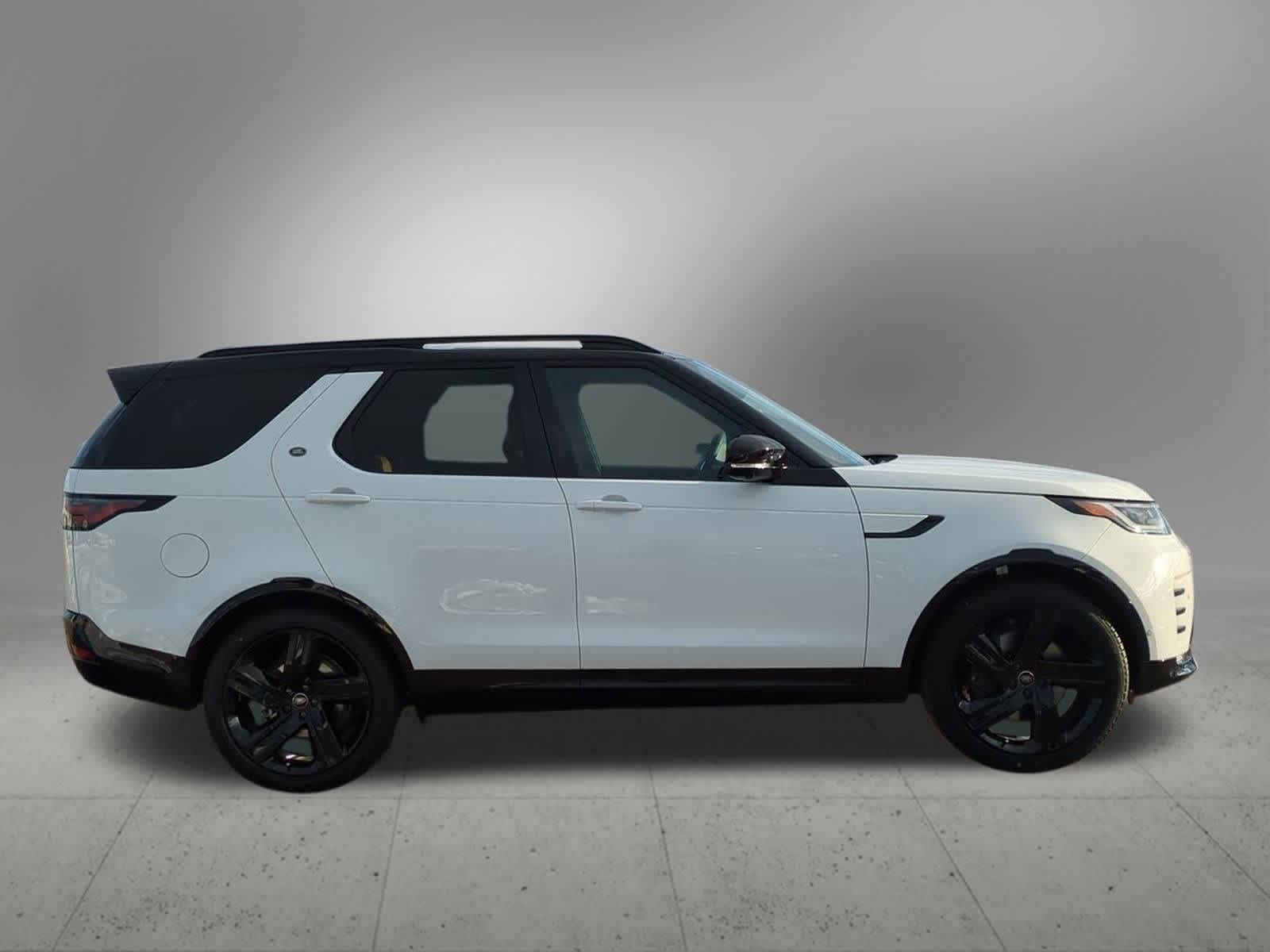 Thumbnail: 2026 Land Rover Discovery - 7