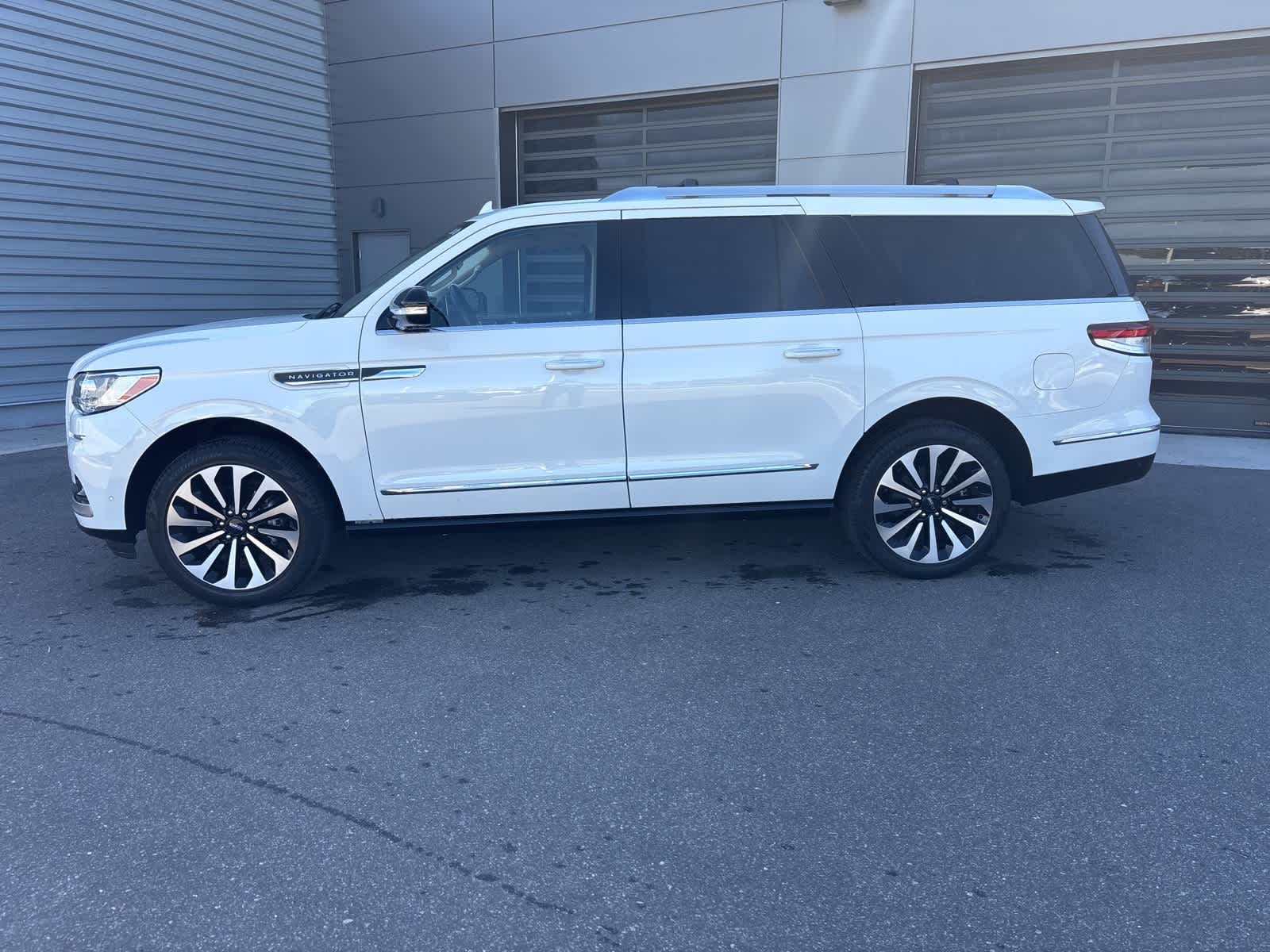 2023 Lincoln Navigator L Reserve photo 3