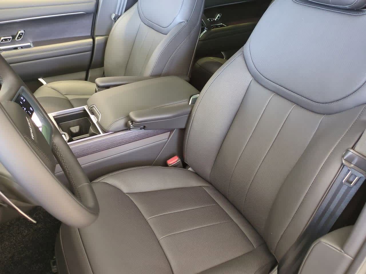 Thumbnail: 2025 Land Rover Range Rover - 15