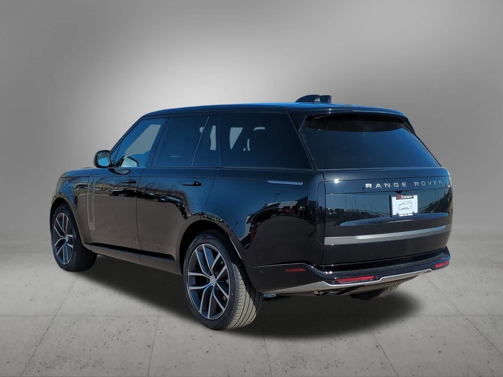2025 Land Rover Range Rover SE photo 3