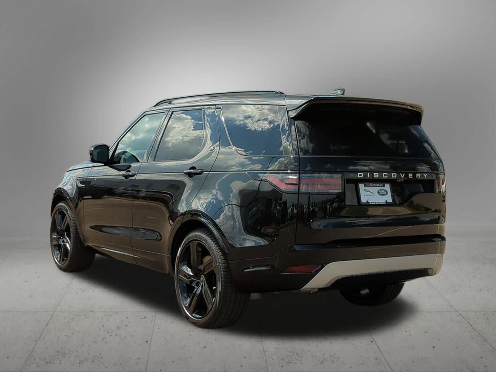 2024 Land Rover Discovery Metropolitan Edition photo 2