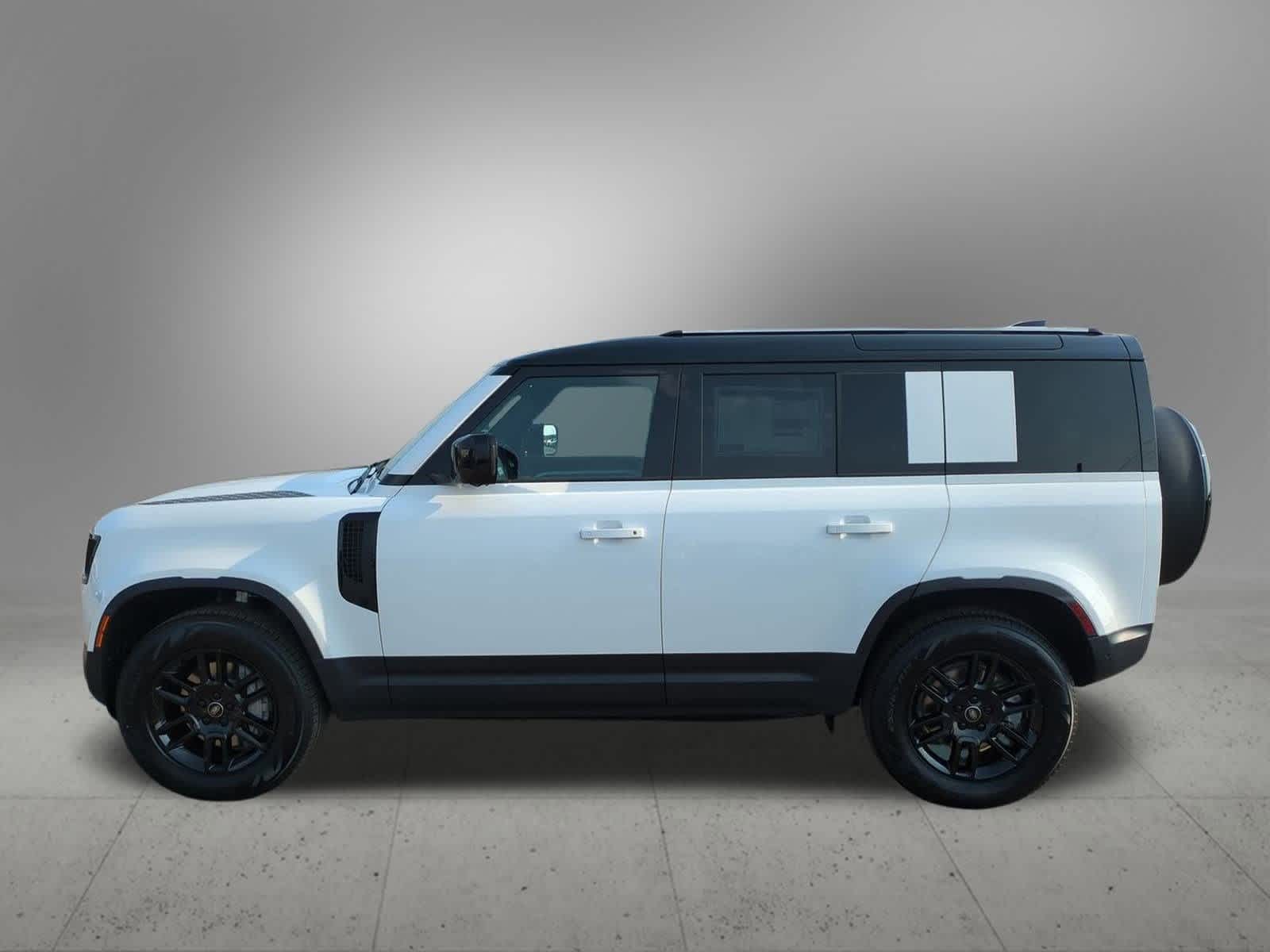 2025 Land Rover Defender 110 S photo 3