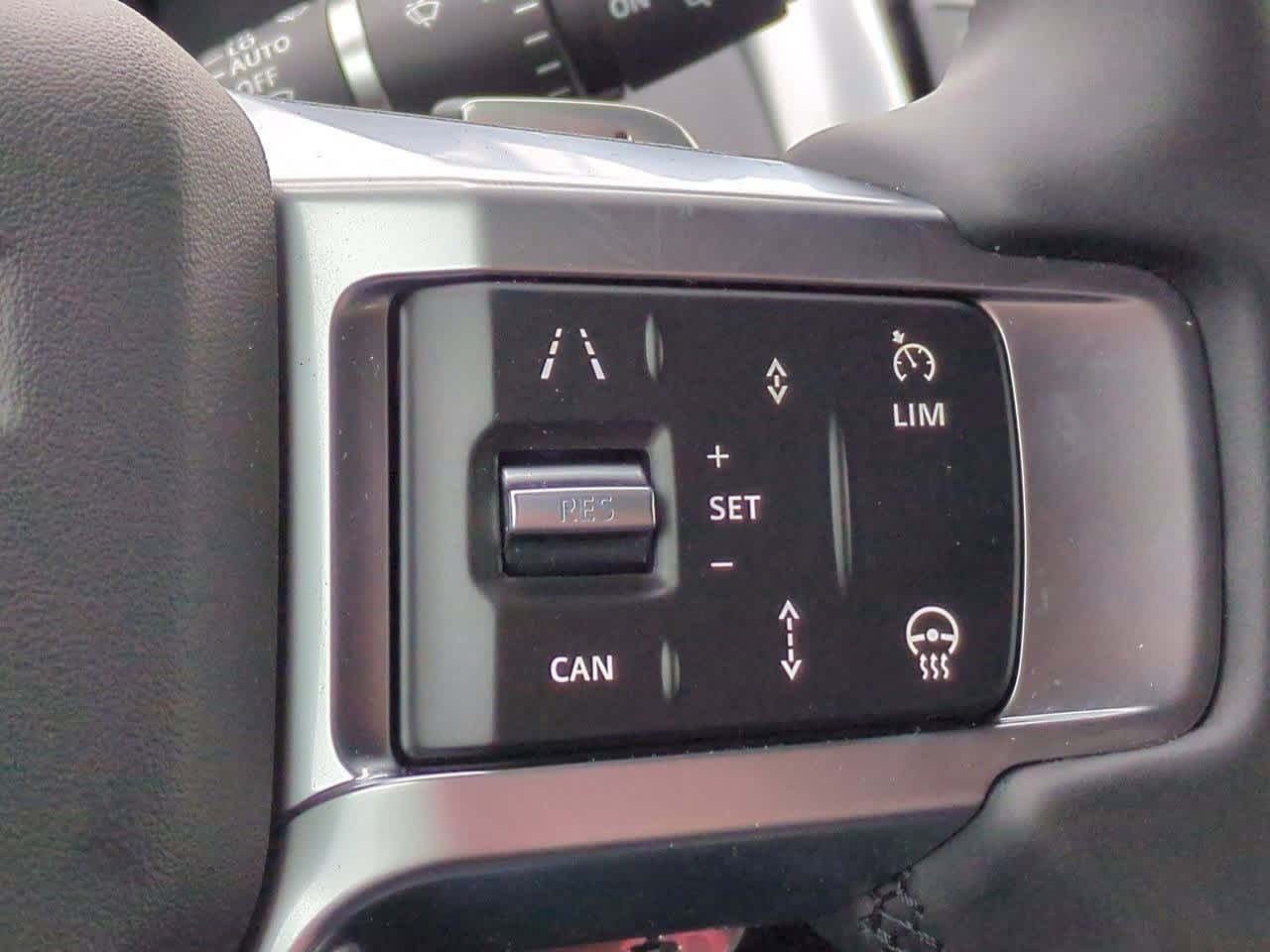 Thumbnail: 2026 Land Rover Discovery - 26