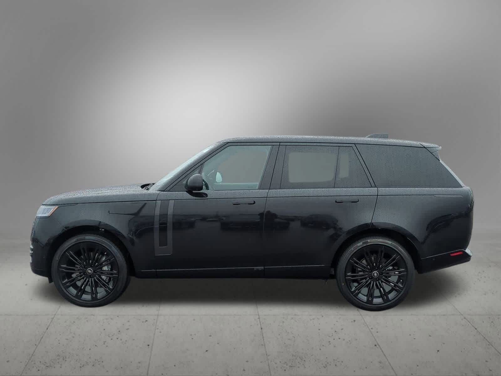 2025 Land Rover Range Rover SE photo 3