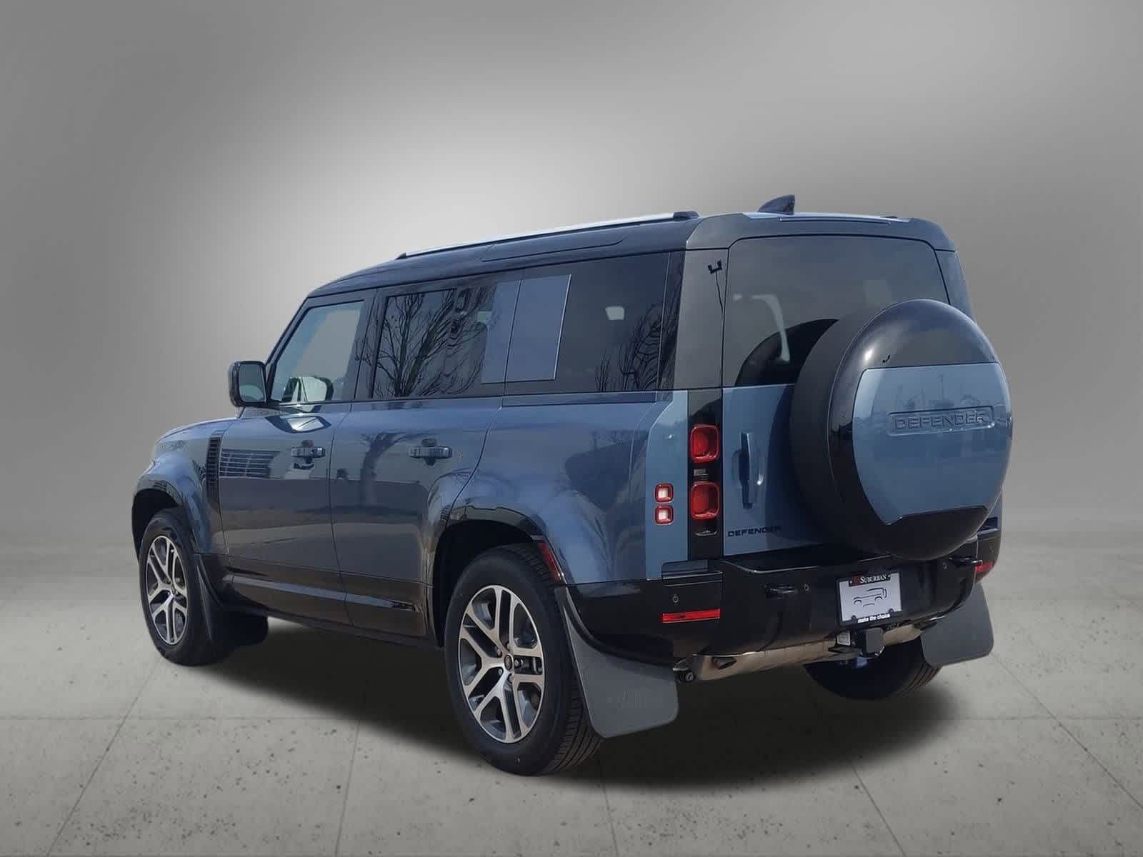 2025 Land Rover Defender X-Dynamic SE photo 4