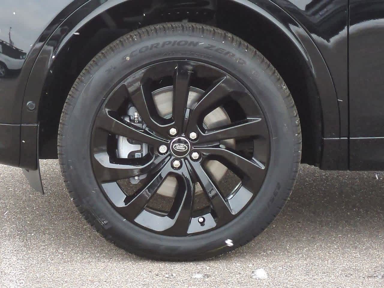 Thumbnail: 2025 Land Rover Discovery Sport - 13