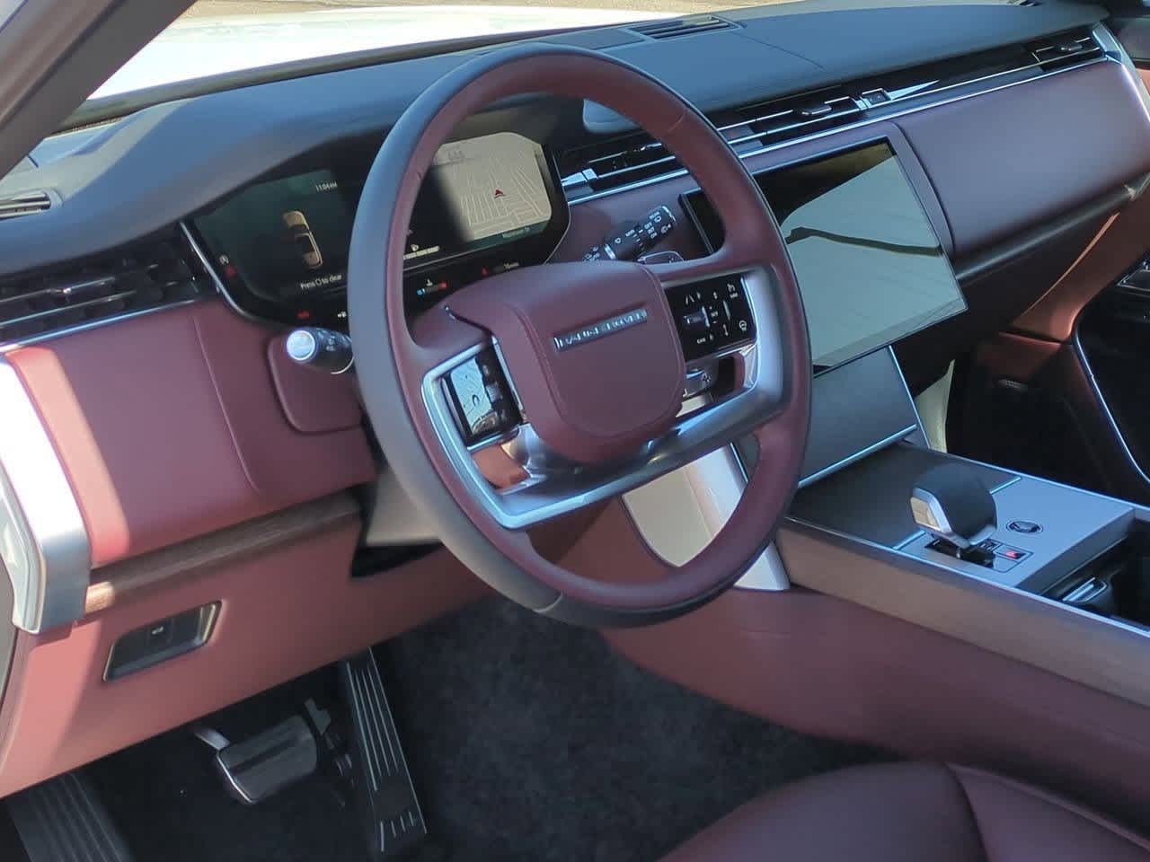 2025 Land Rover Range Rover SE photo 2