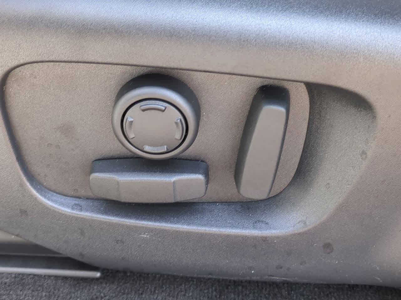 Thumbnail: 2025 Land Rover Range Rover Evoque - 15