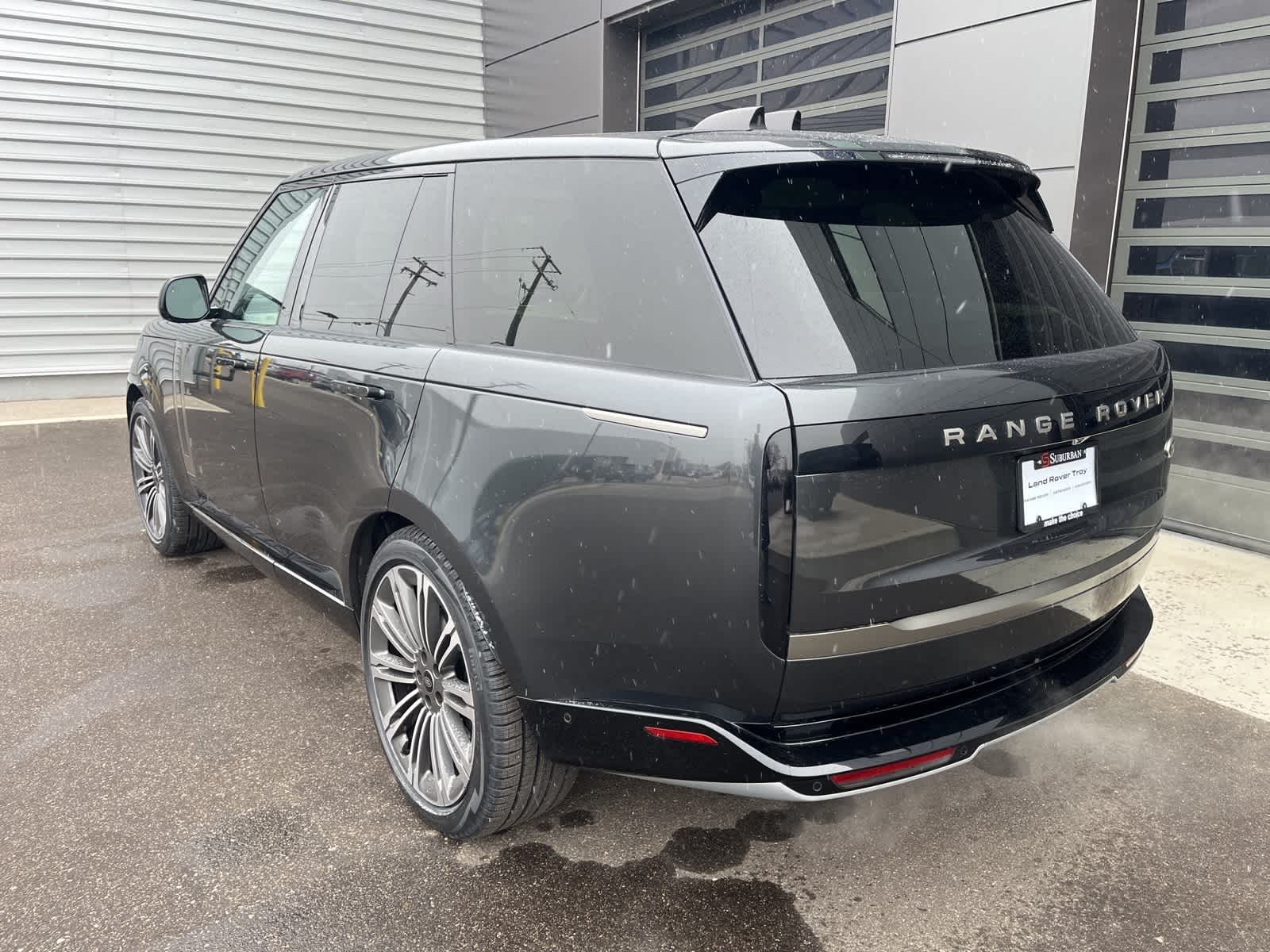 2023 Land Rover Range Rover SE photo 2