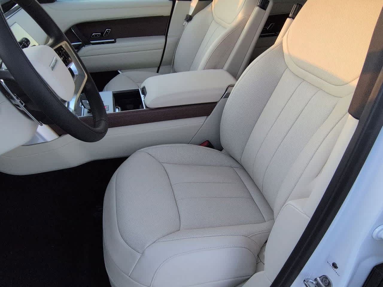 Thumbnail: 2026 Land Rover Range Rover - 16