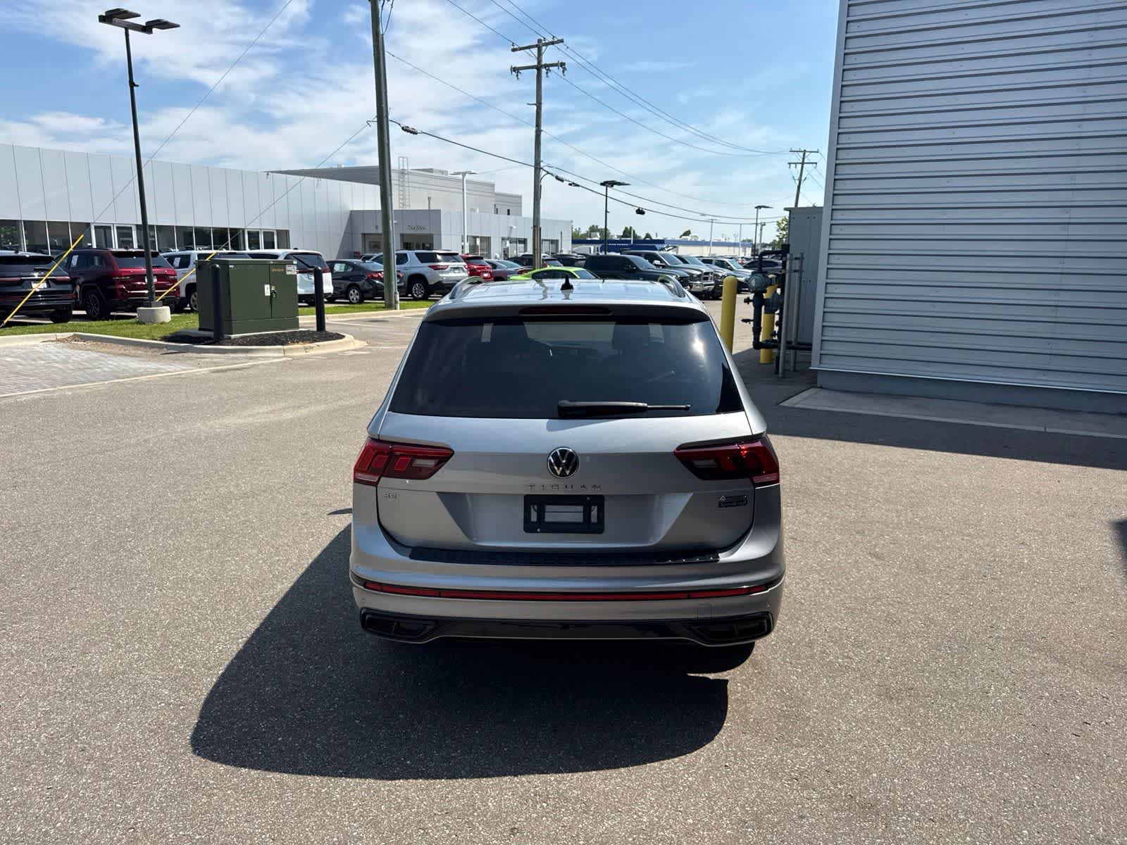 Thumbnail: 2022 Volkswagen Tiguan - 4