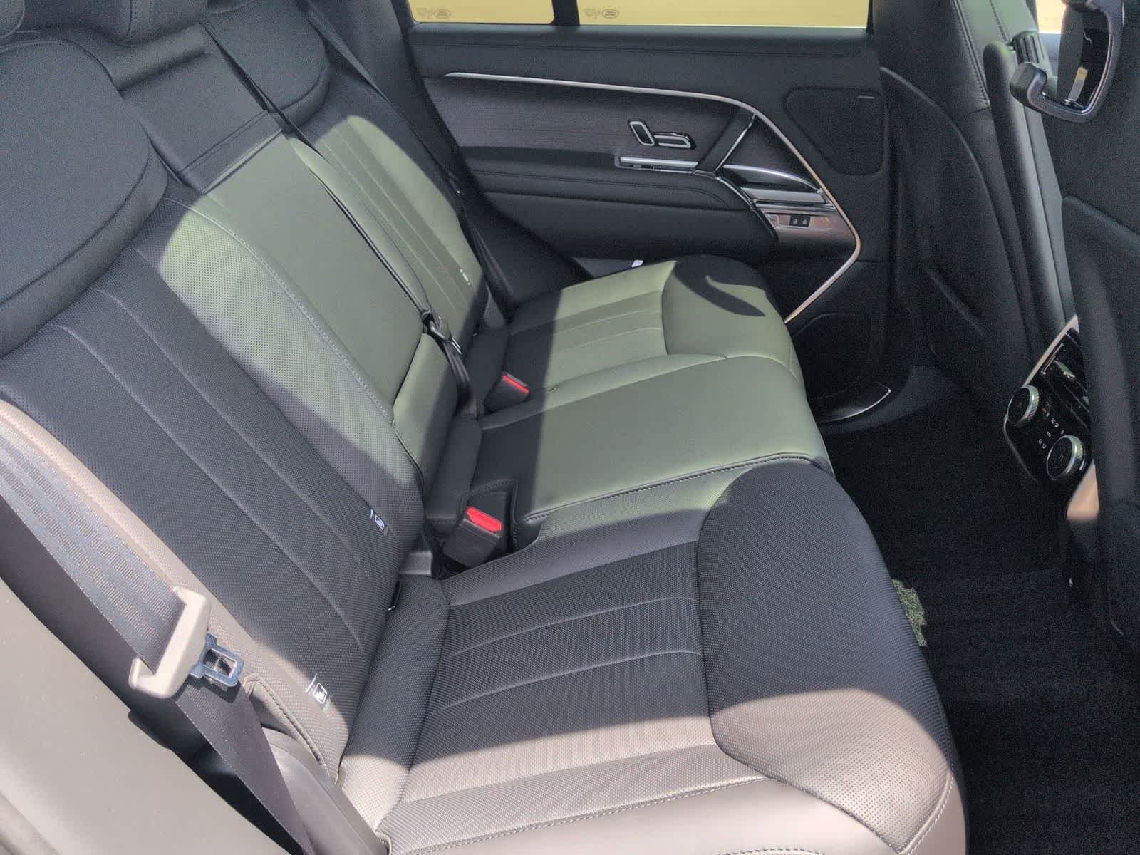 Thumbnail: 2026 Land Rover Range Rover - 21