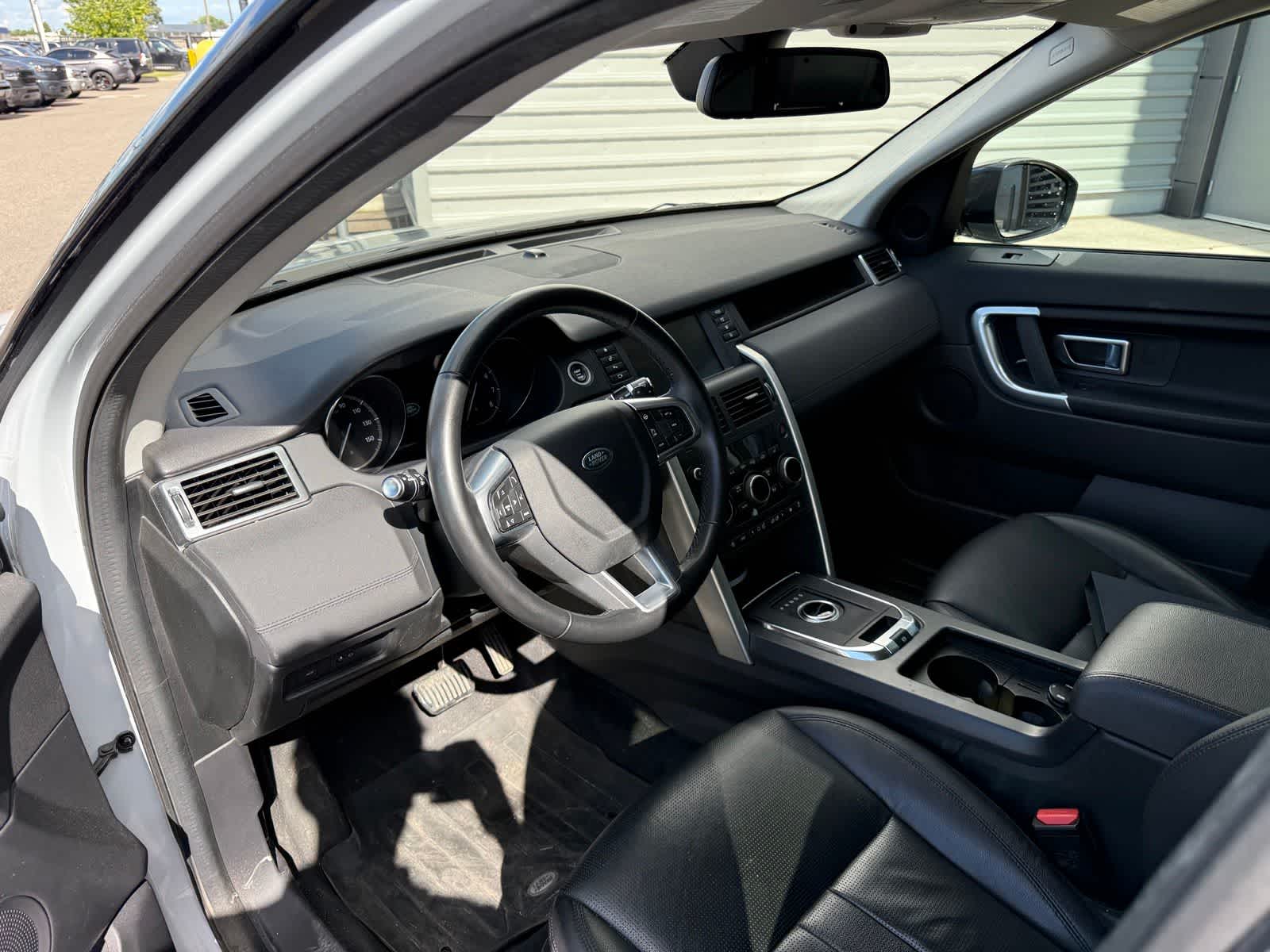Thumbnail: 2019 Land Rover Discovery Sport - 8