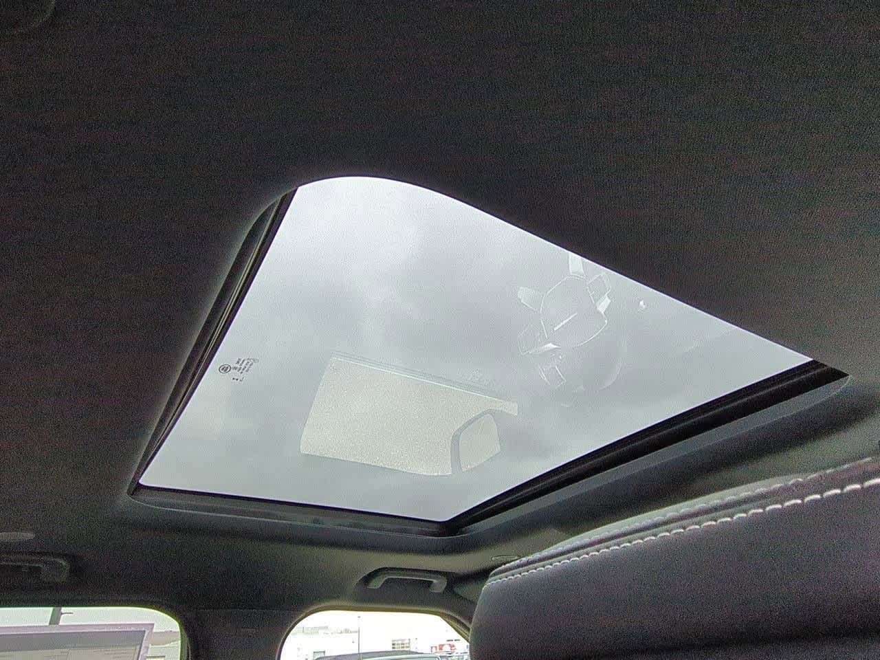 Thumbnail: 2026 Land Rover Discovery - 22